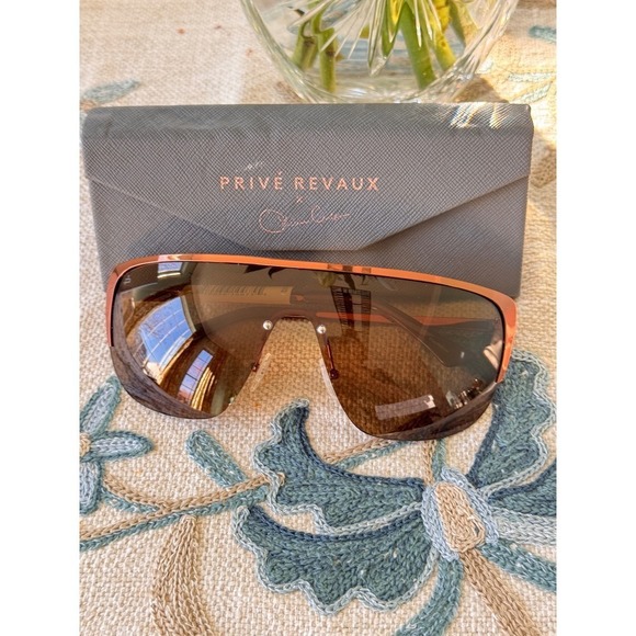 Stylish Black Sunglasses - Picture 5 of 11